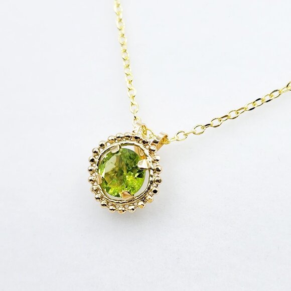 10K Yellow Gold Genuine Peridot 6x6mm (0.75ct) Pendant - Picture 4 of 7